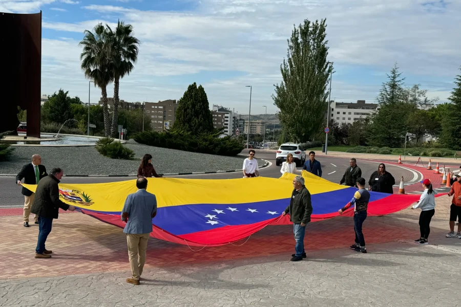 El PP despliega una bandera venezolana