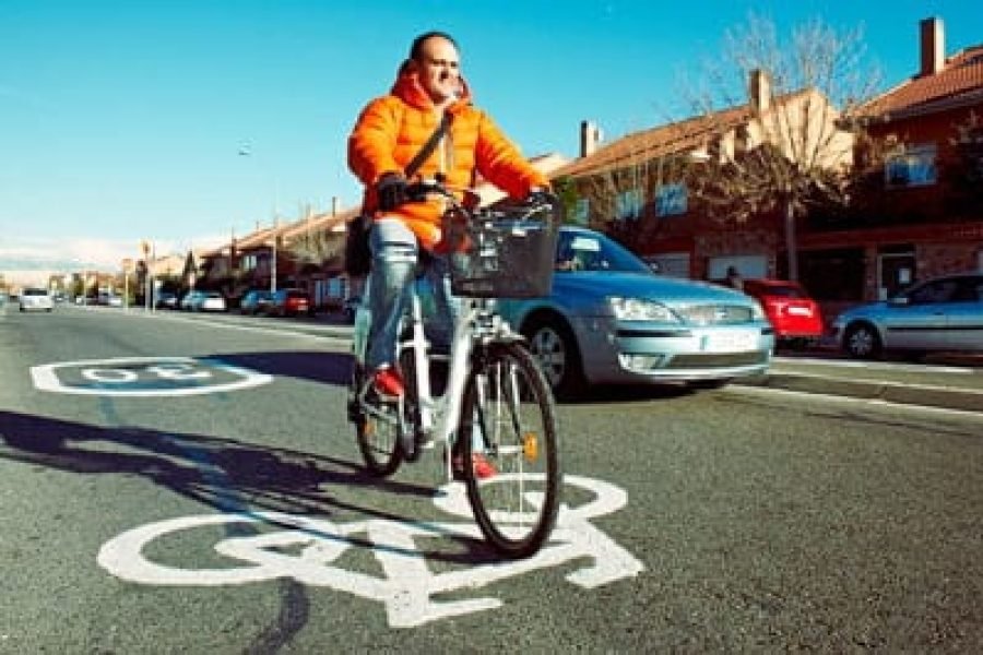 Carril-bici-coche-compartido