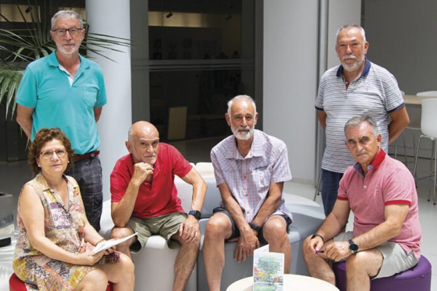 Personas socias de la cooperativa Taray en una reunión del proyecto de vivienda colaborativa Cohabita Rivas