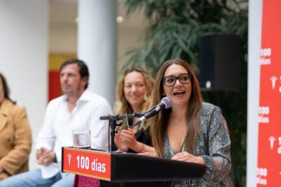 Aída Castillejo junto a Carmen Rebollo, Manuel Castro y Vanessa Milán en el acto por los 100 días de alcaldesa