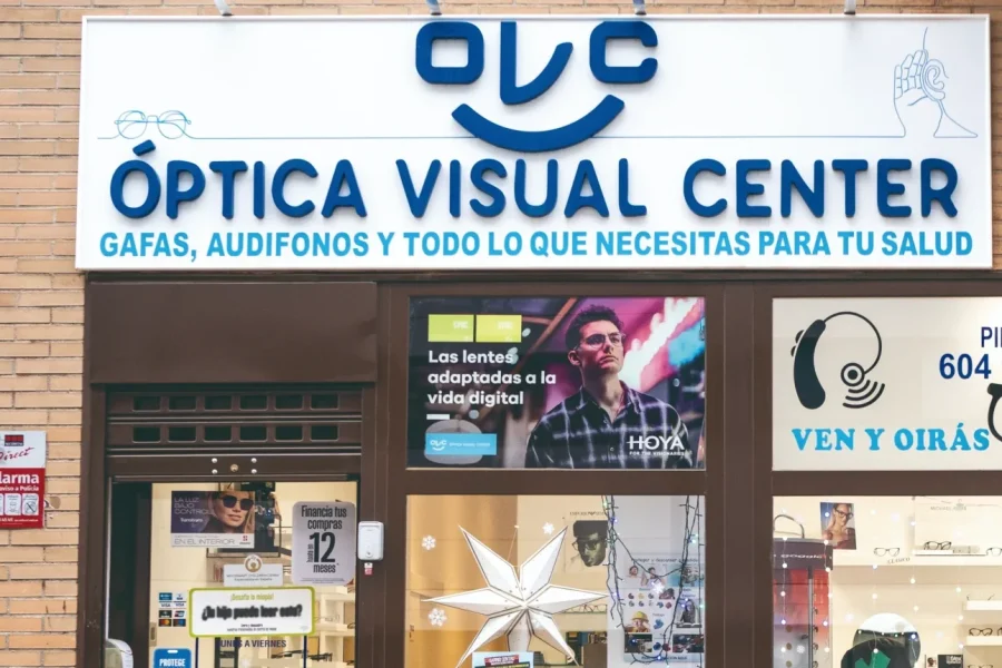 Óptica Visual Center, Aquí a lado.