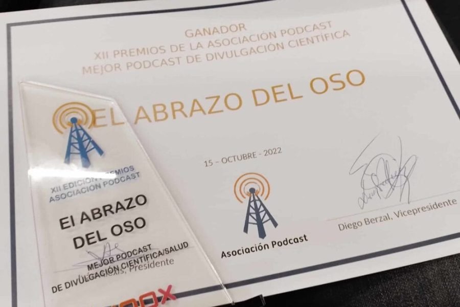 Premio al Mejor Podcast de Divulgación a El Abrazo del Oso