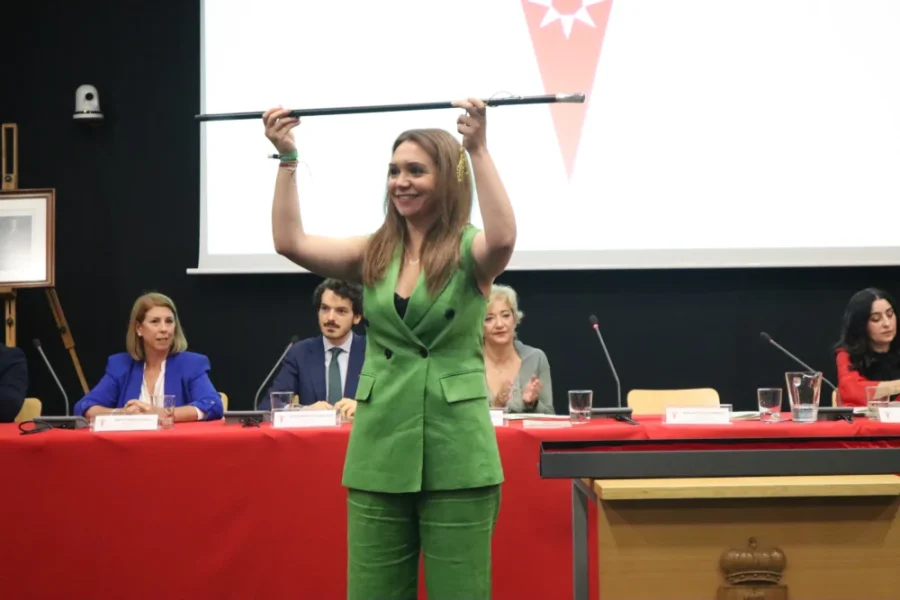 Pleno de Investidura.. Aída Castillejo recién elegida alcaldesa. Aída Castillejo nombra su primer gobiierno.