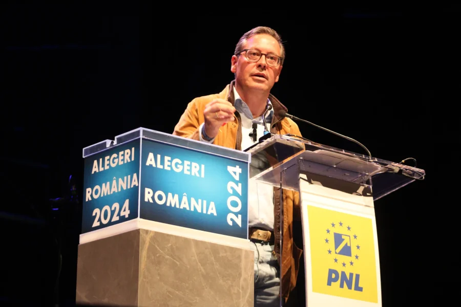 Alfonso Serrano (PP Madrid) en el acto hispano rumano con motivo de las próximas elecciones presidenciales en Rumanía.