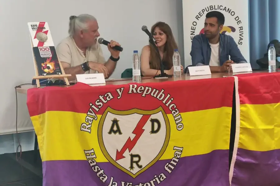 Luis Palmero, periodista de Radio Cigüeña, moderó el acto.