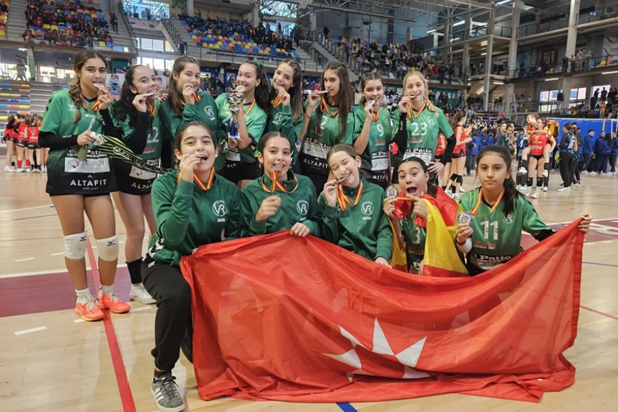 El Voleibol Rivas gana la medalla de plata