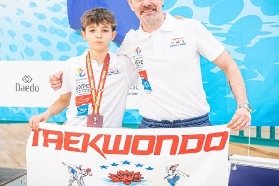 El joven Iván Rodríguez, con su medalla de bronce. / Ayuntamiento de Rivas