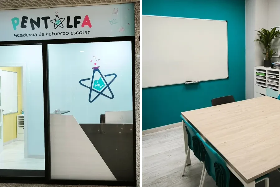 Exterior e interior de una academia de clases particulares llamada Pentalfa, situada en Rivas. La entrada cuenta con una puerta de cristal y un escaparate con el logotipo. En el interior hay un aula ordenada con una mesa, sillas azules, una pizarra blanca y estanterías bien organizadas, lo que la convierte en un espacio ideal para el refuerzo escolar y el apoyo al aprendizaje.