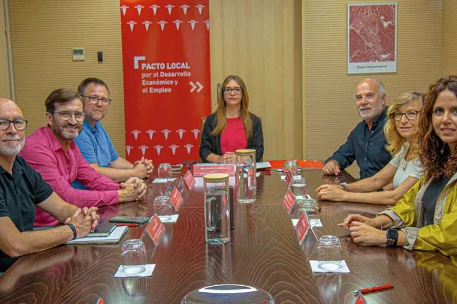 Sindicatos, empresariado y Ayuntamiento firman el Pacto Local por el Desarrollo Económico y el Empleo de Rivas.PUBLIO DE LA VEGA