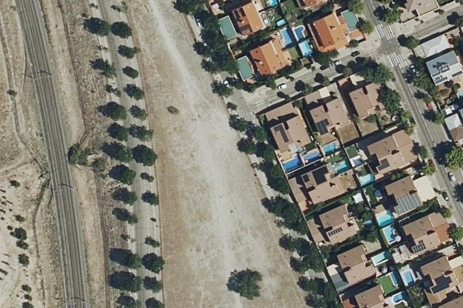 Ortofoto aérea de la parcela municipal sin edificar entre las calles Antonio Gaudí y Goya, en el barrio Este de Rivas Vaciamadrid