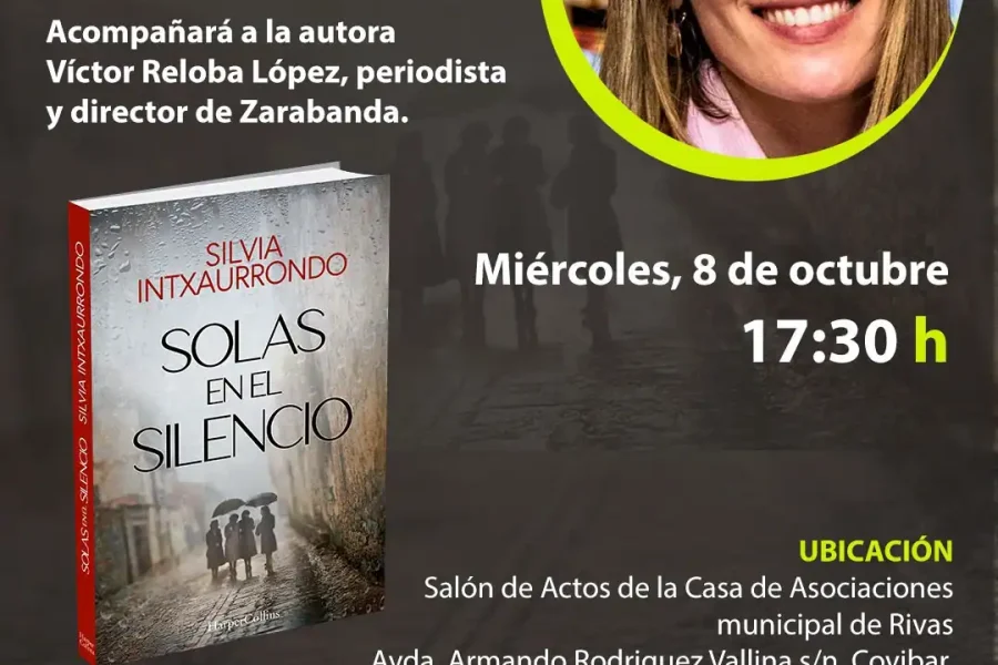 Cartel anunciador de la presentación de la novela "Solas en el silencio" de Silvia Intxaurrondo. Incluye una foto de la autora, la portada del libro, detalles del evento y logotipos de los organizadores sobre fondo oscuro.