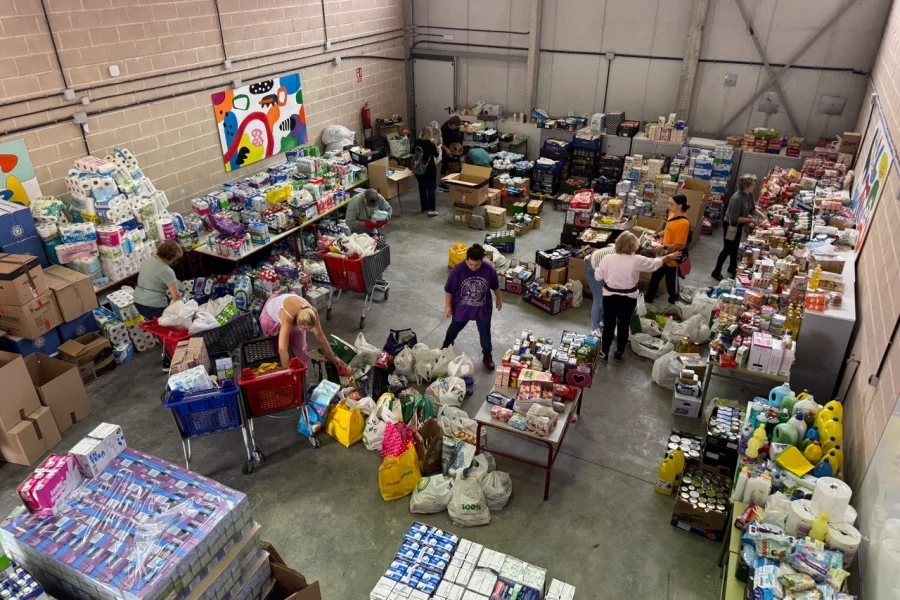 La nave en que se recogió la ayuda humanitaria para los municipios afectados por la dana. (AYUNTAMIENTO DE RIVAS)