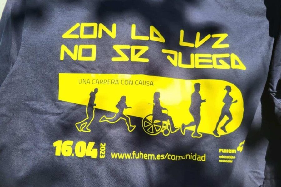 Camiseta FUHEM Con la luz no se juega