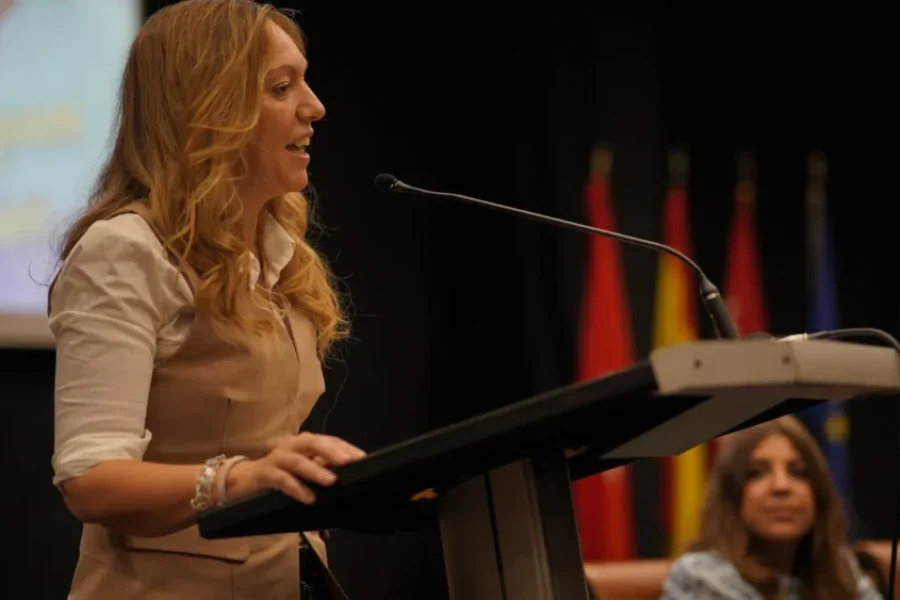 Vanessa Millán en el acto central de Podemos Rivas