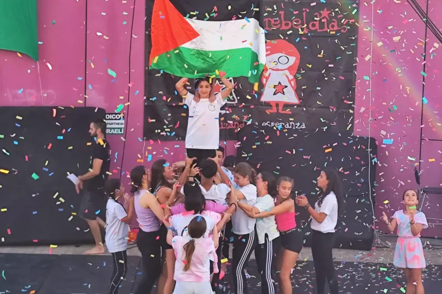 Pallasos en rebeldia y niños palestina