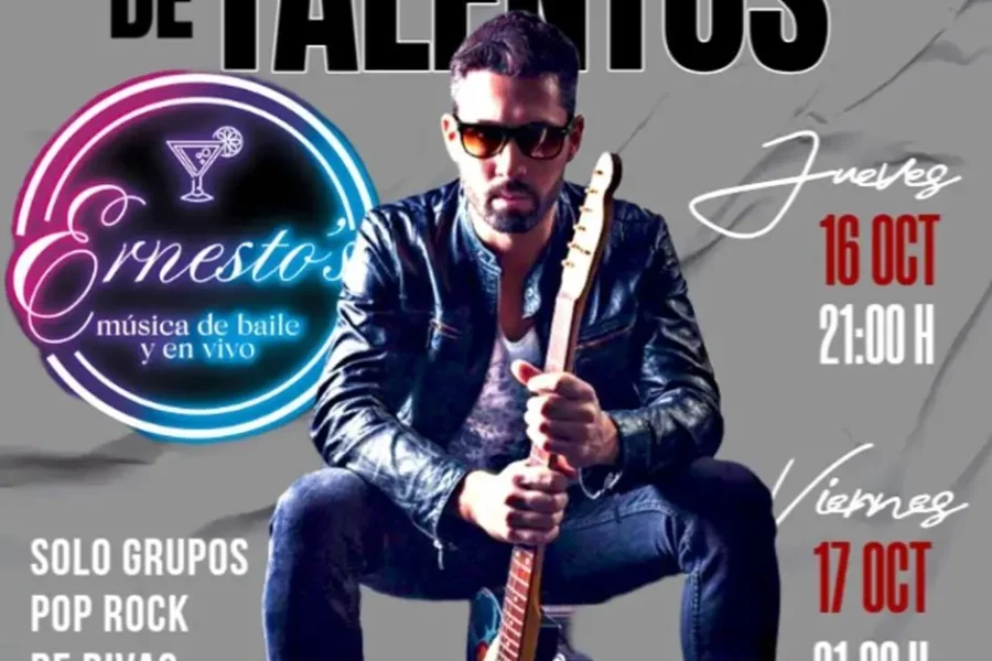 Un hombre con gafas de sol y chaqueta de cuero se sienta en un taburete con una guitarra eléctrica en la mano. Texto promocional del Concurso de Bandas Pop Rock en Ernesto's de Rivas-Vaciamadrid, con fechas del evento, detalles de los premios e información sobre la inscripción.
