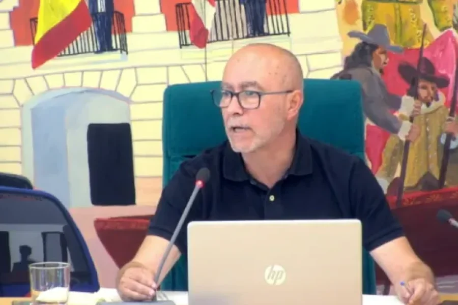 Rivas celebra un pleno exprés antes de irse de vacaciones