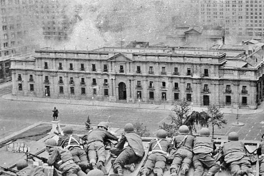El Gobierno retira a Pinochet la Gran Cruz