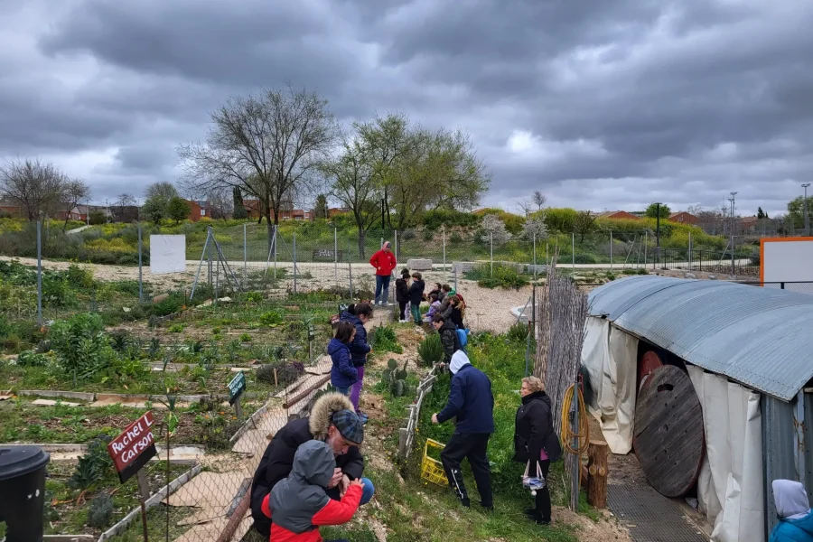 Plantando vida en el Huerto de las Antonias