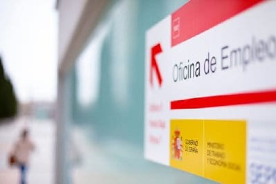 Las mujeres con alta cualificación cobran 2,65 euros menos