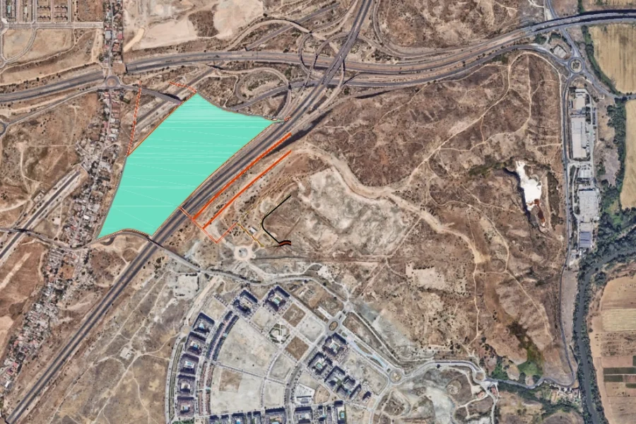 Rivas impulsa la reforestación de una parcela junto a M-50