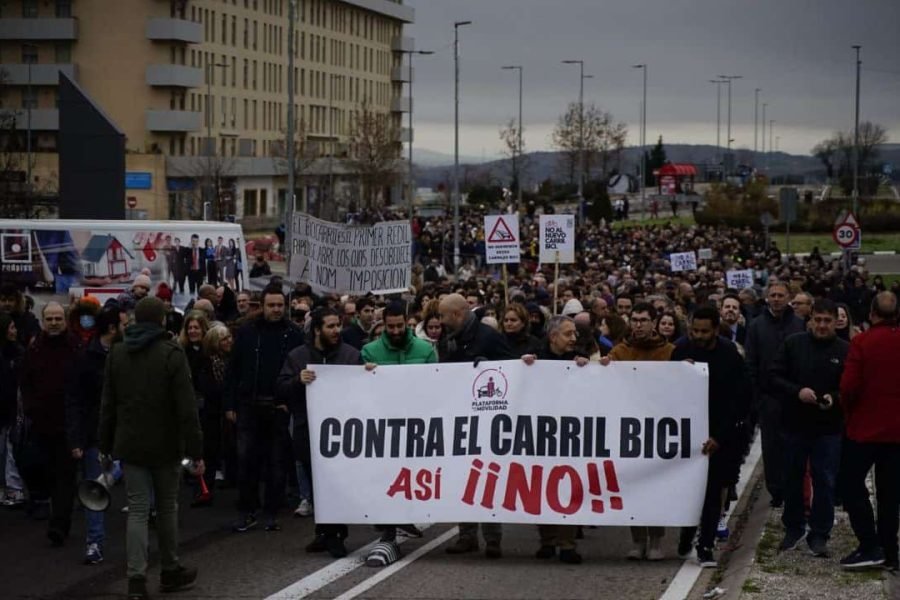 Cabecera de la Manifestación del 15 de Enero contra el carril bici