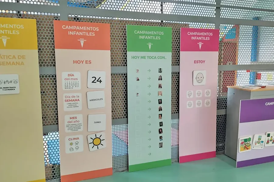 Pictogramas interactivos instalados en el centro para la infancia Bhima Sangha. Ya se están utilizando en los campamentos de verano.