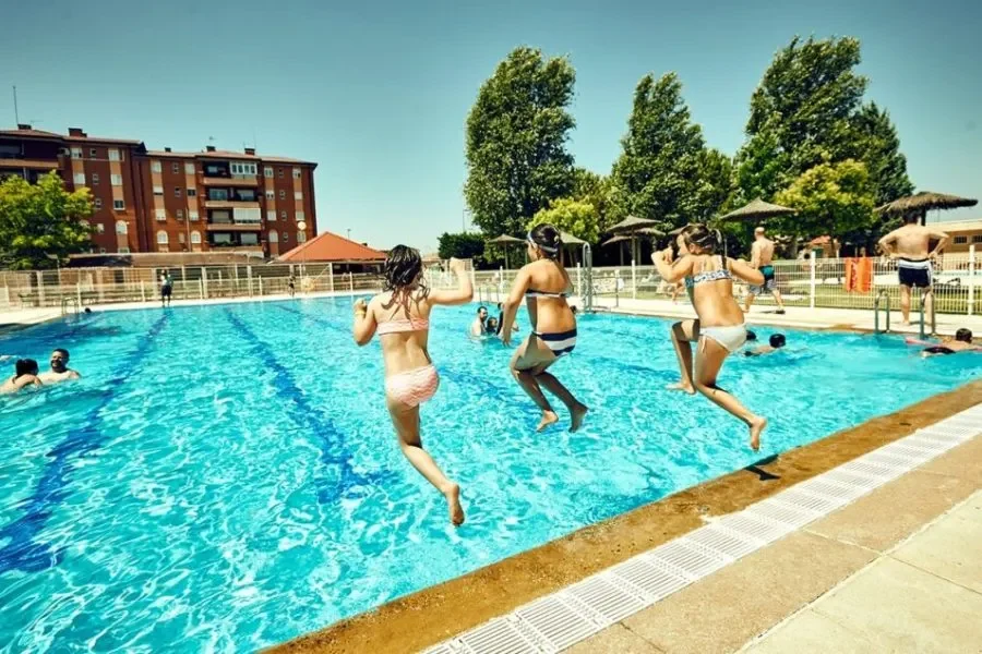 Las piscinas municipales abren este sábado