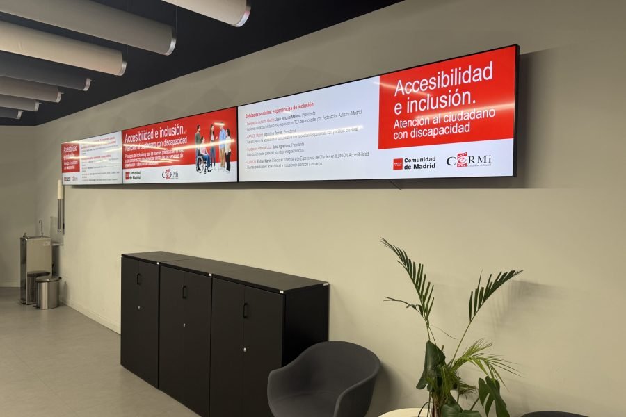 Pantalla de la jornada ‘Accesibilidad e inclusión. Atención al ciudadano con discapacidad’, con los logotipos de la Comunidad de Madrid y el CERMI